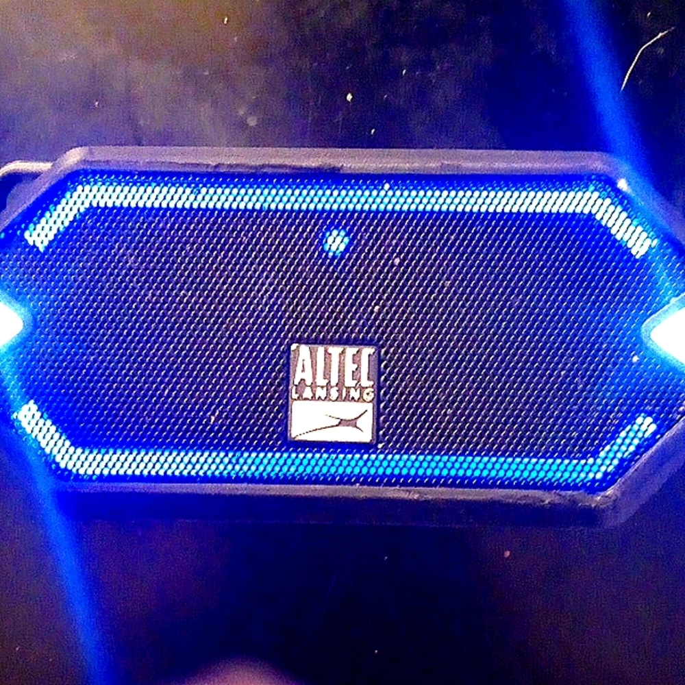 Altec lansin portable waterproof speaker